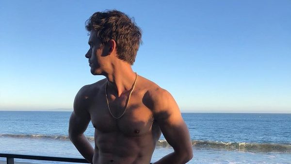 Foto: Antoni Porowski, Koki Ganteng yang Suka Traveling