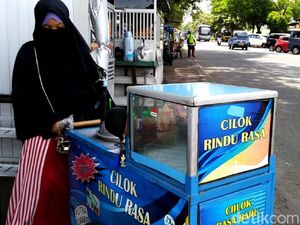 Gadis Bercadar Penjual Cilok di Ciamis Akhirnya Bisa Kuliah Gadis Bercadar Penjual Cilok di Ciamis Akhirnya Bisa Kuliah