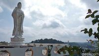 Foto Harmoni Jawa-Tionghoa di Vihara Puncak Gunung Semarang