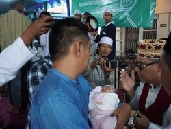 Tangis Bahagia Orangtua Grabiella yang Lahir di Taksi Online