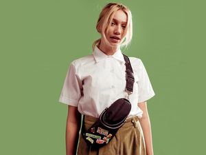 Telah Hadir Tas Berbentuk Sendal Crocs Rp 4 Juta, Yay or Nay?