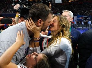 Portret Mesra Model Seksi Gisele Bundchen dan Suami di Super Bowl 2019
