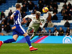 Gol Mariano tercipta lewat tandukan yan cukup keras. REUTERS/Juan Medina.