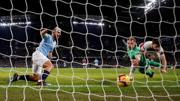Sergio Aguero mencetak hat-trick saat Manchester City mengalahkan Arsenal. (Foto: Andrew Boyers/Reuters) Sergio Aguero mencetak hat-trick saat Manchester City mengalahkan Arsenal. (Foto: Andrew Boyers/Reuters)
