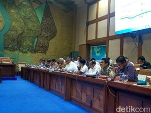Malam-malam, DPR Panggil PLN Rapat Program Kerja 2019