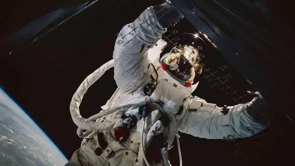 Hasil Pewarnaan Ulang Foto Jadul NASA Bikin Terkesima