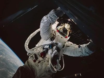 Hasil Pewarnaan Ulang Foto Jadul NASA Bikin Terkesima