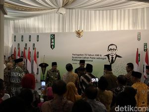 Jokowi Sambangi Rumah Akbar Tandjung, Hadiri Syukuran HUT HMI Jokowi Sambangi Rumah Akbar Tandjung, Hadiri Syukuran HUT HMI