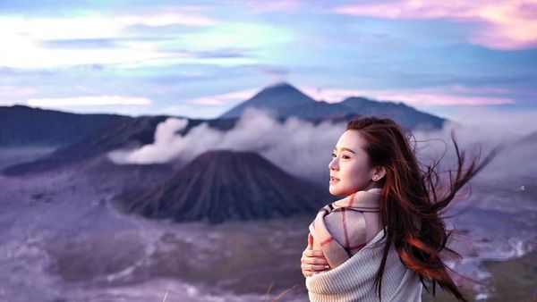 Foto: Ketika DJ Seksi Thailand Liburan ke Bromo