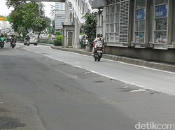 Jalanan Jakarta Belum Diperbaiki, Bina Marga Tunggu e-Katalog Terbit