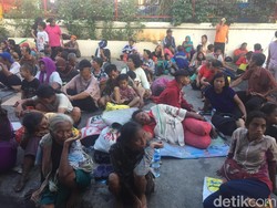 Cerita Pencari Angpao, 10 Jam Masih Bertahan di Vihara Dharma Bakti