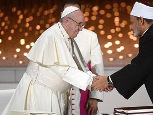 Imam Besar Al-Azhar: Rangkul Kristen, Jangan Pakai Istilah Minoritas