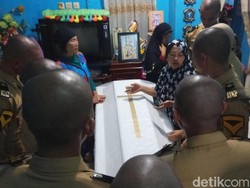 Tangis Keluarga Taruna Makassar yang Tewas Dianiaya Senior