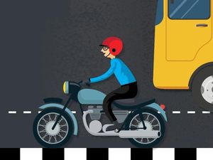 Pengendara Motor Masuk Tol, Tidak Boleh Pakai Helm Sembarangan