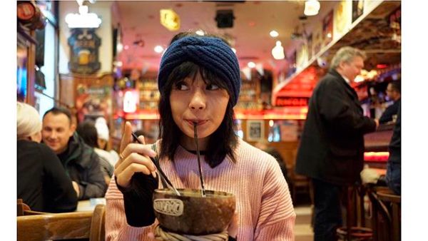 Mengintip Pose Kulineran Angie Ang di Bali hingga Belgia