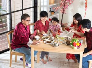 Makan Banyak Saat Imlek? Jangan Lupakan Kadar Kolesterol