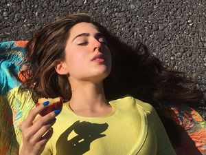 Sara Ali Khan Makin Dewasa, Hari Ini Ultah Ke-27!