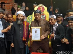Ridwan Kamil Diberi Gelar Rama Agung Adijaya Perkasa di Ponpes Al Fath