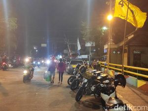 Video Tawuran Warga di Pasar Rumput Manggarai Video Tawuran Warga di Pasar Rumput Manggarai