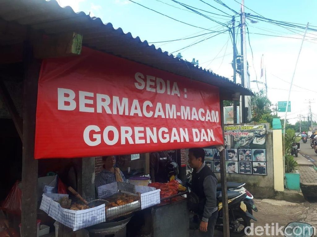 Misteri Terpecahkan, Cerita Penjual Gorengan Soal Spanduk Warungnya yang Viral Misteri Terpecahkan, Cerita Penjual Gorengan Soal Spanduk Warungnya yang Viral