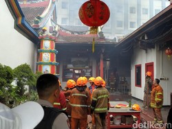 Api yang Melalap Vihara Samudra Bhakti Berhasil Dipadamkan