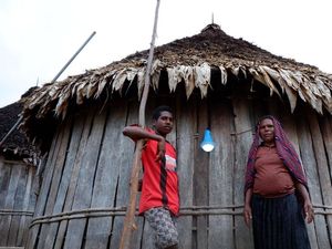 ESDM Salurkan 98.481 Lampu Tenaga Surya ke Rumah Tanpa Listrik ESDM Salurkan 98.481 Lampu Tenaga Surya ke Rumah Tanpa Listrik