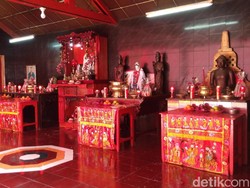 Perayaan Sunyi Imlek Vihara Berusia Dua Abad di Cirebon