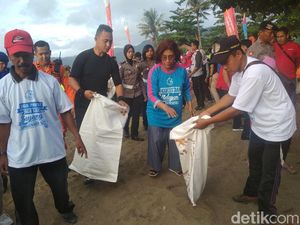 Ke Pantai Prigi, Menteri Susi Berburu Sampah Non Organik Ke Pantai Prigi, Menteri Susi Berburu Sampah Non Organik