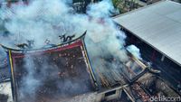 Penampakan Kepulan Asap Kebakaran Vihara Samudra Bhakti
