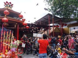 Menengok Kemeriahan Imlek di Vihara Dharma Bakti