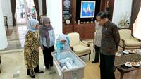 Ditemani Iriana, Presiden Jokowi Jenguk Cucu ke-15 JK