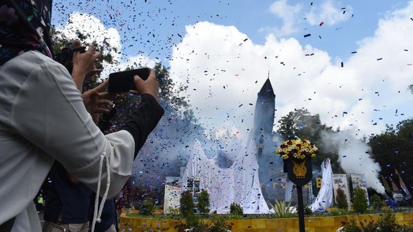 Monumen Penghormatan untuk Pesawat F-5 Tiger