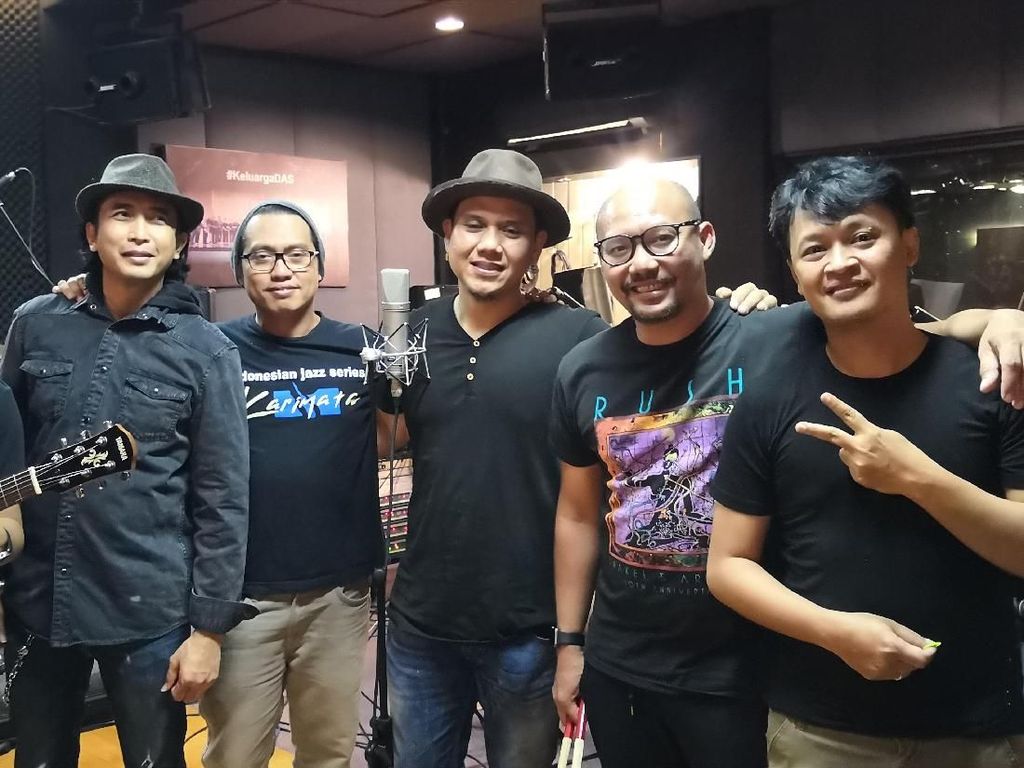 Padi Reborn Suguhkan Orkestra di Love Fest Vol.3 Padi Reborn Suguhkan Orkestra di Love Fest Vol.3