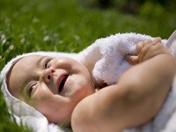 Cara Tepat Menjemur Bayi di Pagi Hari