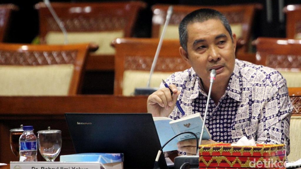 11 Calon Hakim Konstitusi Jalani Uji Kepatutan di DPR 11 Calon Hakim Konstitusi Jalani Uji Kepatutan di DPR