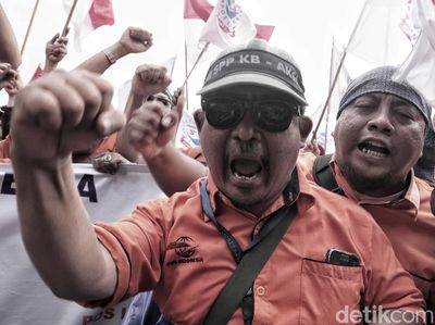 Cetar! Pak Pos Demo Minta Direksi Mundur