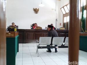 Fuad Amin Pernah Ditawari Bilik Cinta di Lapas Sukamiskin Fuad Amin Pernah Ditawari Bilik Cinta di Lapas Sukamiskin