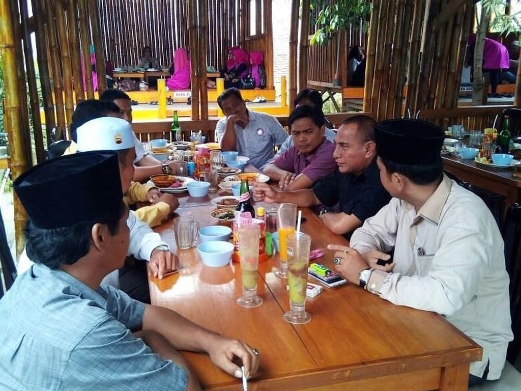 Sarapan Enak Gubernur hingga Penjual Makanan Viral di Indonesia