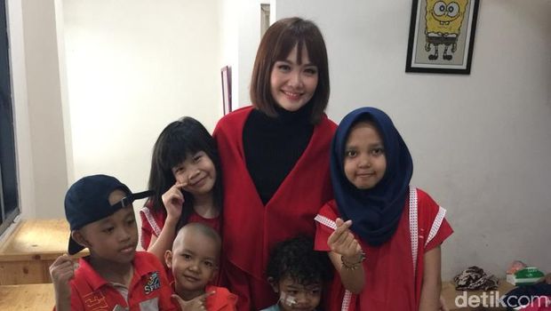 Alena Wu dan belum dewasa pengidap kanker.