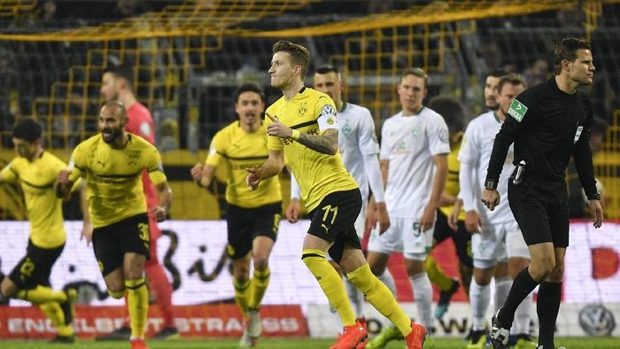 Borussia Dortmund tersingkir dari DFB Pokal usai didepak Werder Bremen (AP Photo/Martin Meissner) Borussia Dortmund tersingkir dari DFB Pokal usai didepak Werder Bremen (AP Photo/Martin Meissner)