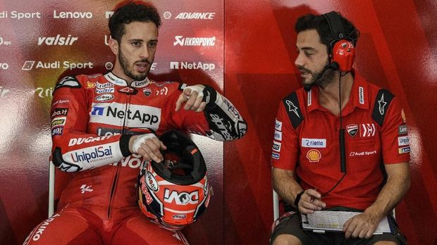Andrea Dovizioso disebut Valentino Rossi pesaing beratnya di MotoGP 2019. (