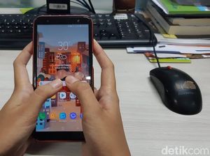 Cara Pegang HP Bisa Ungkap Kepribadian, Kamu Termasuk yang Mana?