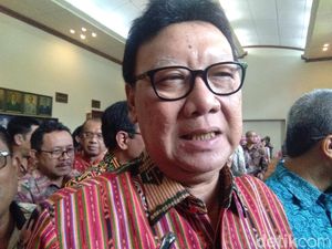 Mendagri: Kelompok Penyebar Hoaks dan Black Campaign Racun Demokrasi Mendagri: Kelompok Penyebar Hoaks dan Black Campaign Racun Demokrasi