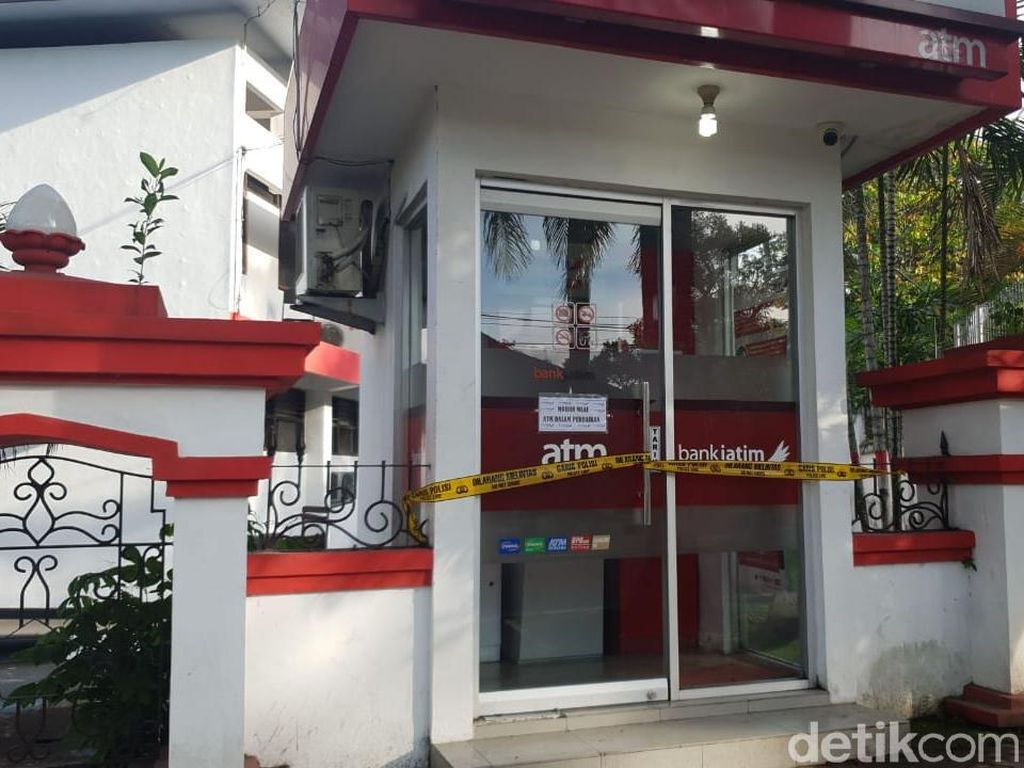 ATM Bank Jatim di Blitar Dibobol, Sisa Saldo Rp 18 Juta Raib ATM Bank Jatim di Blitar Dibobol, Sisa Saldo Rp 18 Juta Raib