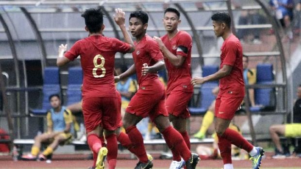 Timnas Indonesia U-22 unggul lebih dulu lewat gol Andy Setyo dan Gian Zola.