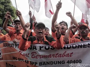 Mengadu ke Jokowi, Pak Pos: Selama Ini Kami Tertindas! Mengadu ke Jokowi, Pak Pos: Selama Ini Kami Tertindas!