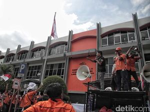 Gaji Rp 5,4 Juta, Kepala Kantor Pos: Kerjanya dari A Sampai Z! Gaji Rp 5,4 Juta, Kepala Kantor Pos: Kerjanya dari A Sampai Z!