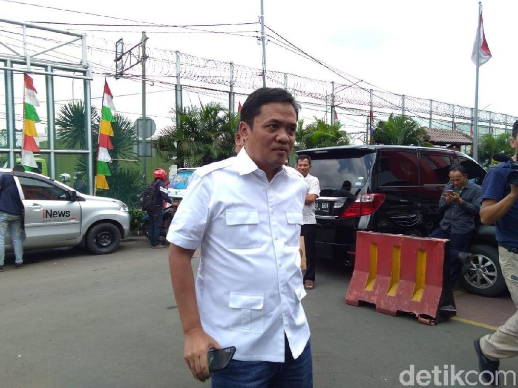 Ferdinand Kritik Pelebaran Trotoar Cikini, Habiburokhman Bela Anies Ferdinand Kritik Pelebaran Trotoar Cikini, Habiburokhman Bela Anies