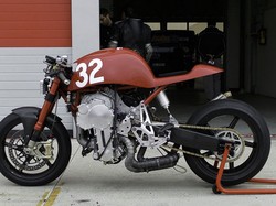 Terinspirasi dari Pesawat Terbang, Motor ini Mesinnya Terbalik