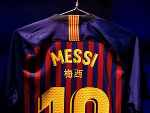 Gong Xi Fa Cai, Barcelona Pakai Jersey China di El Clasico